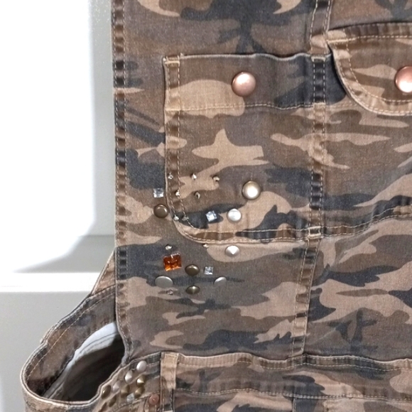 Jr L (11/13 Army Camo's Style with Embellishments - Picture 3 of 8